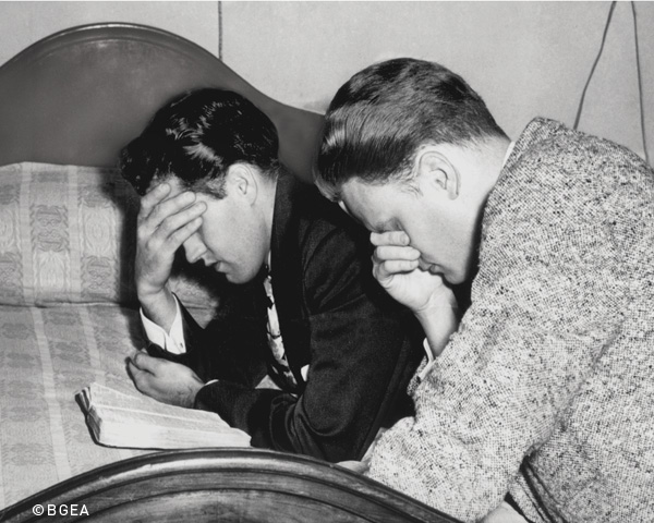 BillyGraham and Cliff Barrows praying